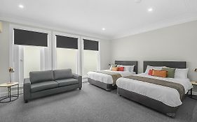 Horse And Jockey Hotel Homebush